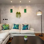Spacious 3 Bedrooms With Free Private Parking In A Location