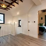 Spacious 3 Bedrooms With Free Private Parking In A Location