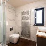 Spacious 3 Bedrooms With Free Private Parking In A Location Redcar