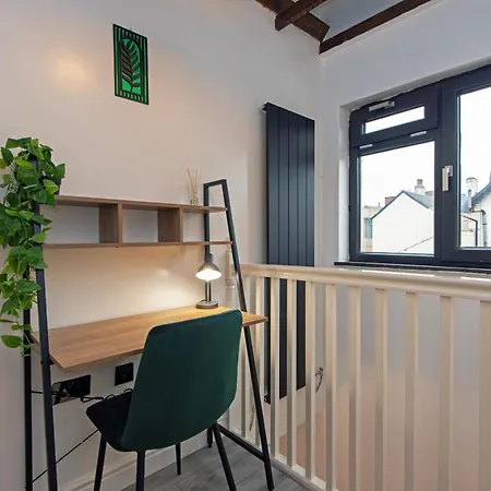 Spacious 3 Bedrooms With Free Private Parking In A Location Feriehus