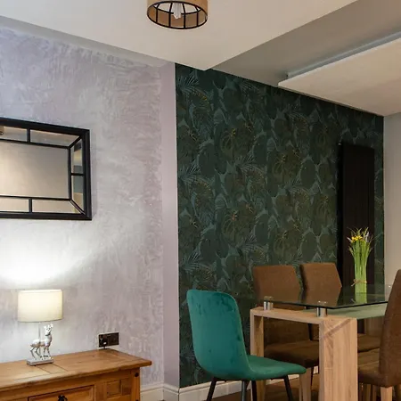 בית נופש Spacious 3 Bedrooms With Free Private Parking In A Location