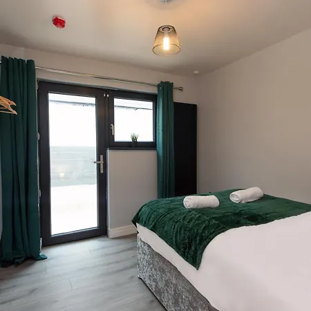 Ferienhaus Spacious 3 Bedrooms With Free Private Parking In A Location Redcar