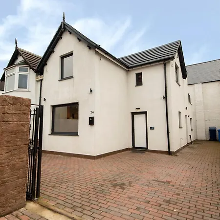 Spacious 3 Bedrooms With Free Private Parking In A Location * Redcar