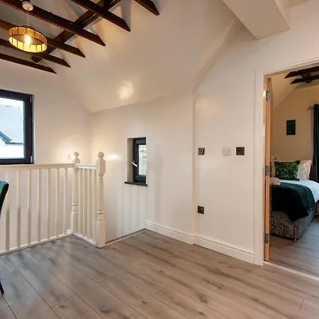 Spacious 3 Bedrooms With Free Private Parking In A Location